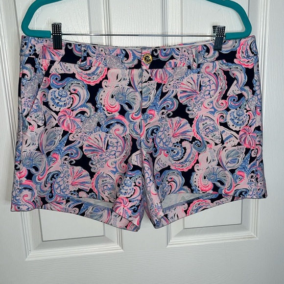 Lilly Pulitzer Pants - Lilly Pulitzer shorts, zip front front and back pockets size 14